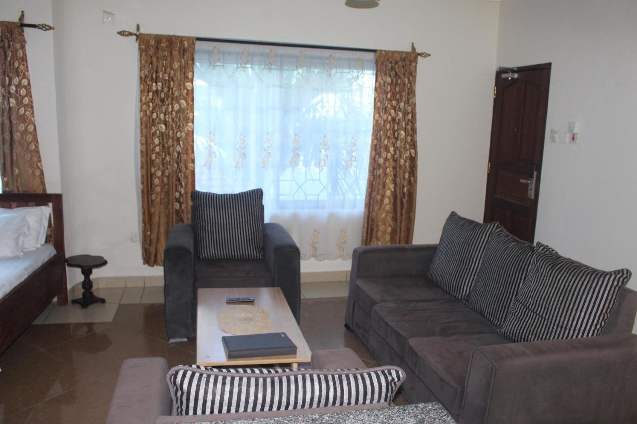 Chamiachi Hotel & Apartments Bamburi Ngoại thất bức ảnh